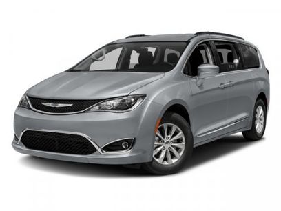 Used 2017 Chrysler Pacifica Limited w/ UConnect Theater Package