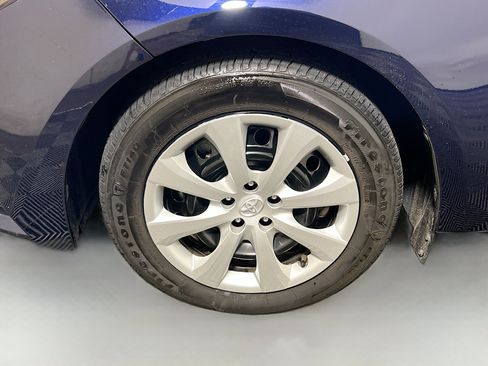 Used 2025 Toyota Corolla LE FWD image 13