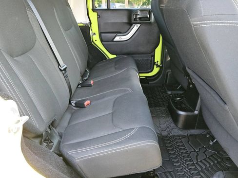 Used 2016 Jeep Wrangler Unlimited Sahara w/ Connectivity Group AWD/4WD image 15