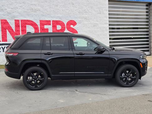 New 2025 Jeep Grand Cherokee image 8