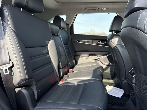 Used 2019 Kia Sorento SX image 25