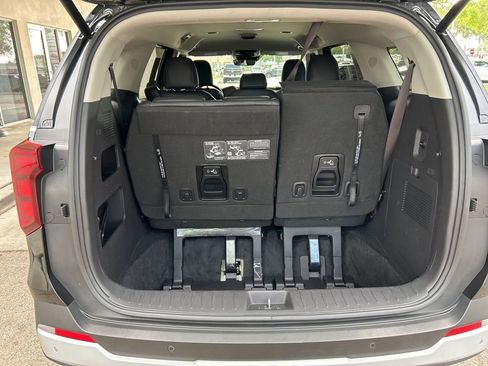 Used 2025 Kia Carnival EX image 45