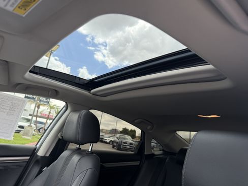 Used 2019 Honda Civic Touring image 18
