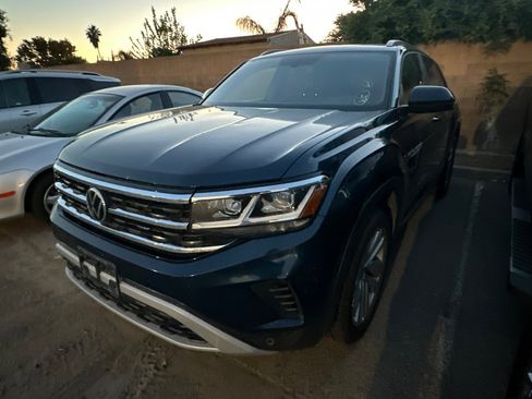 Used 2022 Volkswagen Atlas Cross Sport SE image 2