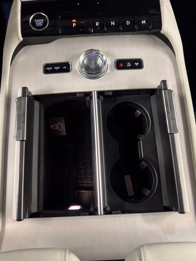 New 2026 Lincoln Navigator Premiere AWD/4WD image 13