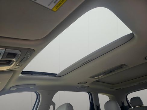 Used 2021 Kia Telluride SX w/ Towing Package image 16