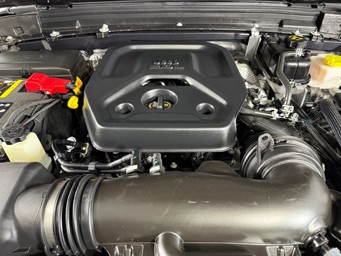 Used 2025 Jeep Wrangler Unlimited Sahara w/ Safety Group image 33