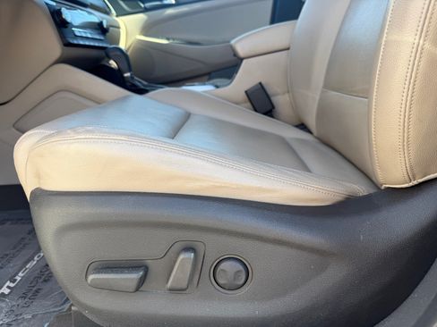 Used 2016 Hyundai Tucson Limited w/ Option Group 03 FWD image 10
