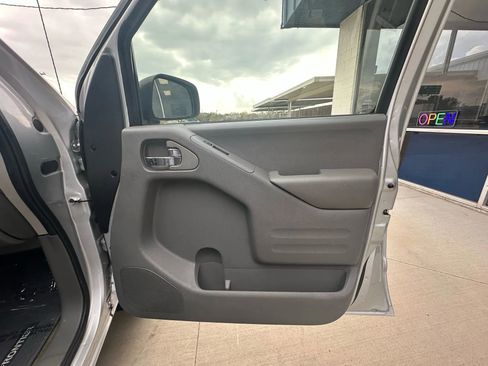 Used 2018 Nissan Frontier SV image 30