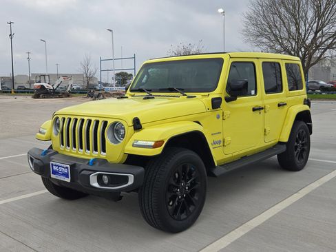 Used 2023 Jeep Wrangler Sahara w/ Cold Weather Group image 9