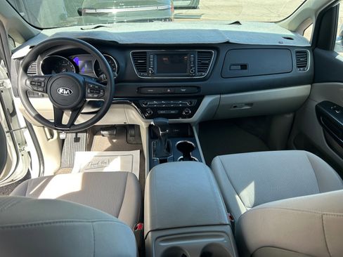 Used 2021 Kia Sedona LX image 16