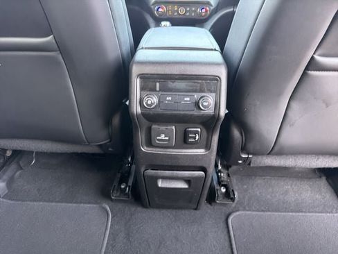 Used 2018 GMC Acadia SLT FWD image 29