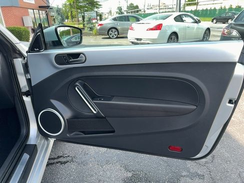 Used 2013 Volkswagen Beetle 2.5 FWD image 22