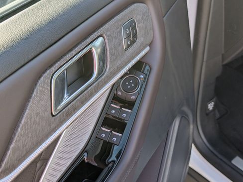 Used 2025 Ford Explorer Platinum w/ Ultimate Package image 23