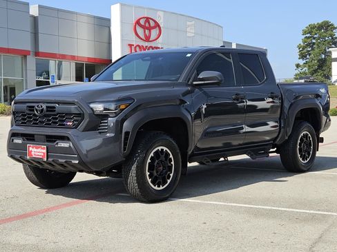 Used 2024 Toyota Tacoma TRD Off-Road AWD/4WD image 3