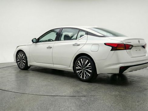 Used 2025 Nissan Altima 2.5 SV image 6