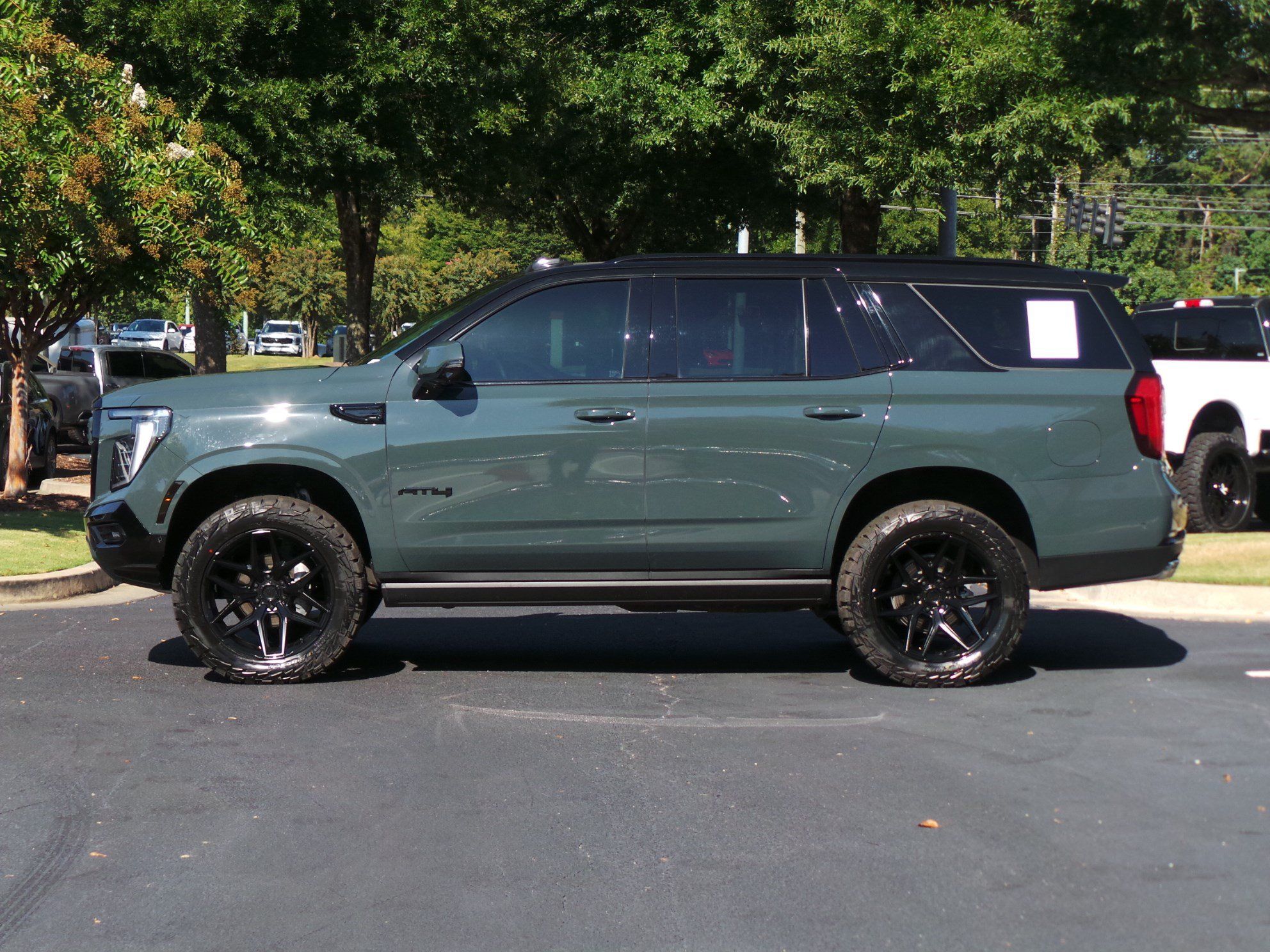 Used 2025 GMC Yukon AT4 Ultimate w/ LPO, Floor Liner Package AWD/4WD image 5