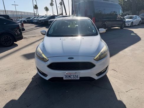 Used 2016 Ford Focus SE w/ Equipment Group 201A FWD image 8