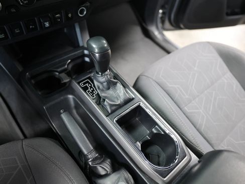 Used 2019 Toyota Tacoma TRD Off-Road w/ Technology Package image 27