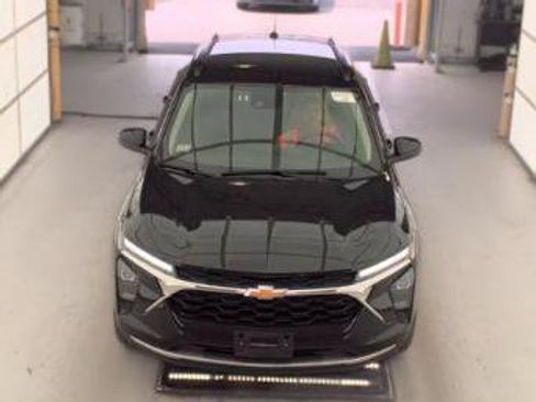Used 2025 Chevrolet Trax LT w/ LT Convenience Package FWD image 7