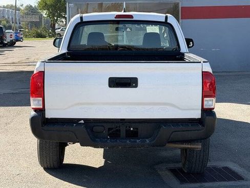 Used 2017 Toyota Tacoma SR image 5