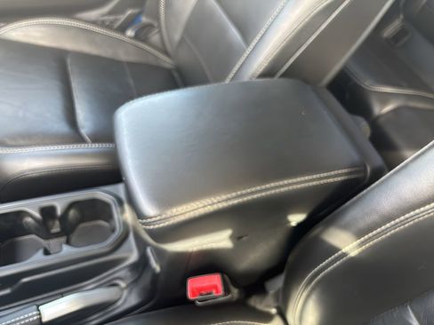 Used 2020 Jeep Gladiator Overland image 24