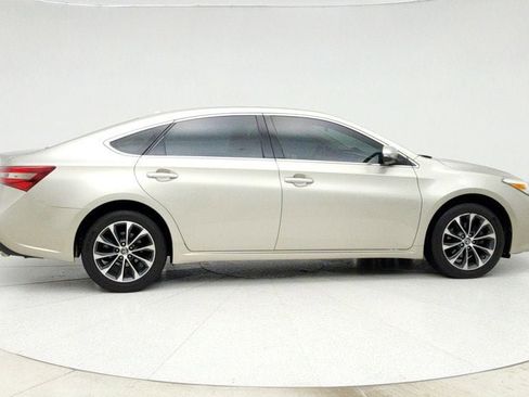 Used 2016 Toyota Avalon XLE image 4