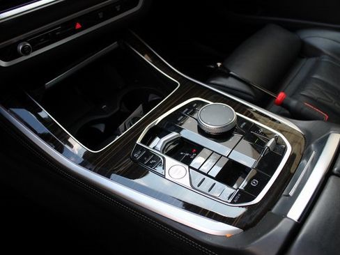 Used 2025 BMW X5 xDrive50e image 26