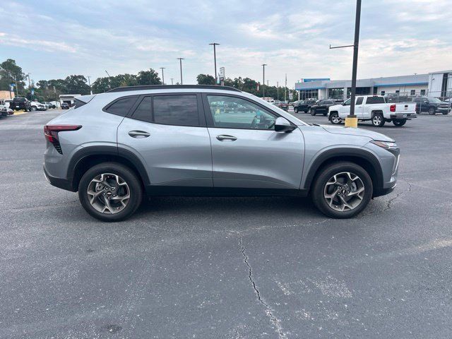Used 2026 Chevrolet Trax LT w/ Driver Confidence Package FWD image 5