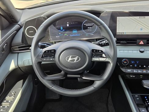 Used 2025 Hyundai Elantra Limited FWD image 14