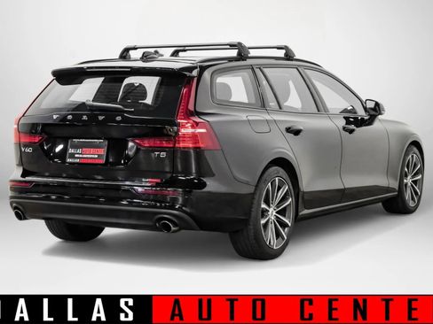 Used 2021 Volvo V60 T5 Momentum w/ Climate Package image 4