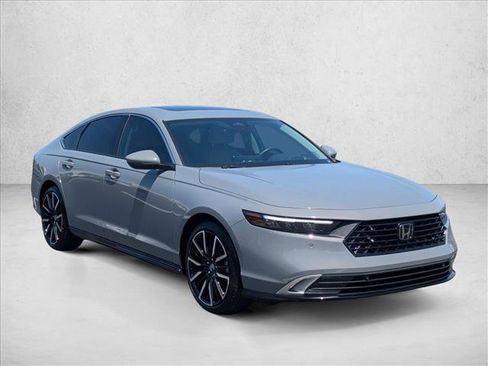 Used 2025 Honda Accord Touring image 3