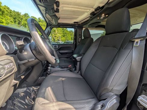 Used 2019 Jeep Wrangler Sport AWD/4WD image 13