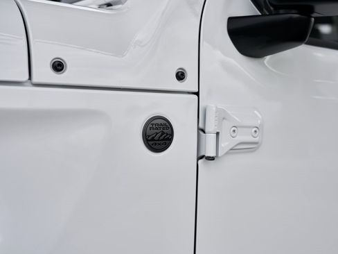 Used 2023 Jeep Wrangler Sport image 7