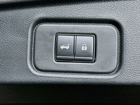 Used 2025 Nissan Pathfinder SV FWD image 30