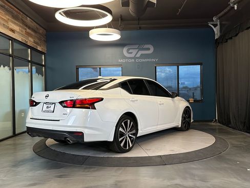 Used 2022 Nissan Altima 2.5 SR image 3