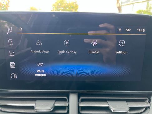 Used 2025 Chevrolet Trax LT w/ LT Convenience Package image 21