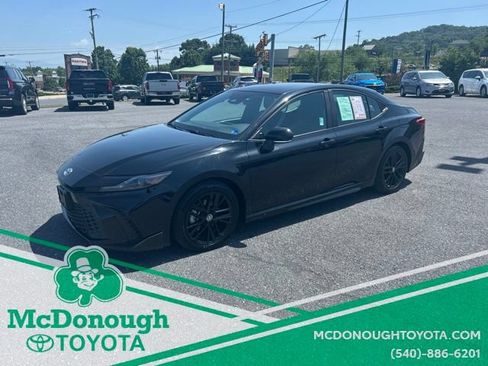 Certified 2025 Toyota Camry SE FWD image 1