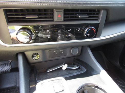 Used 2024 Nissan Rogue S AWD/4WD image 15