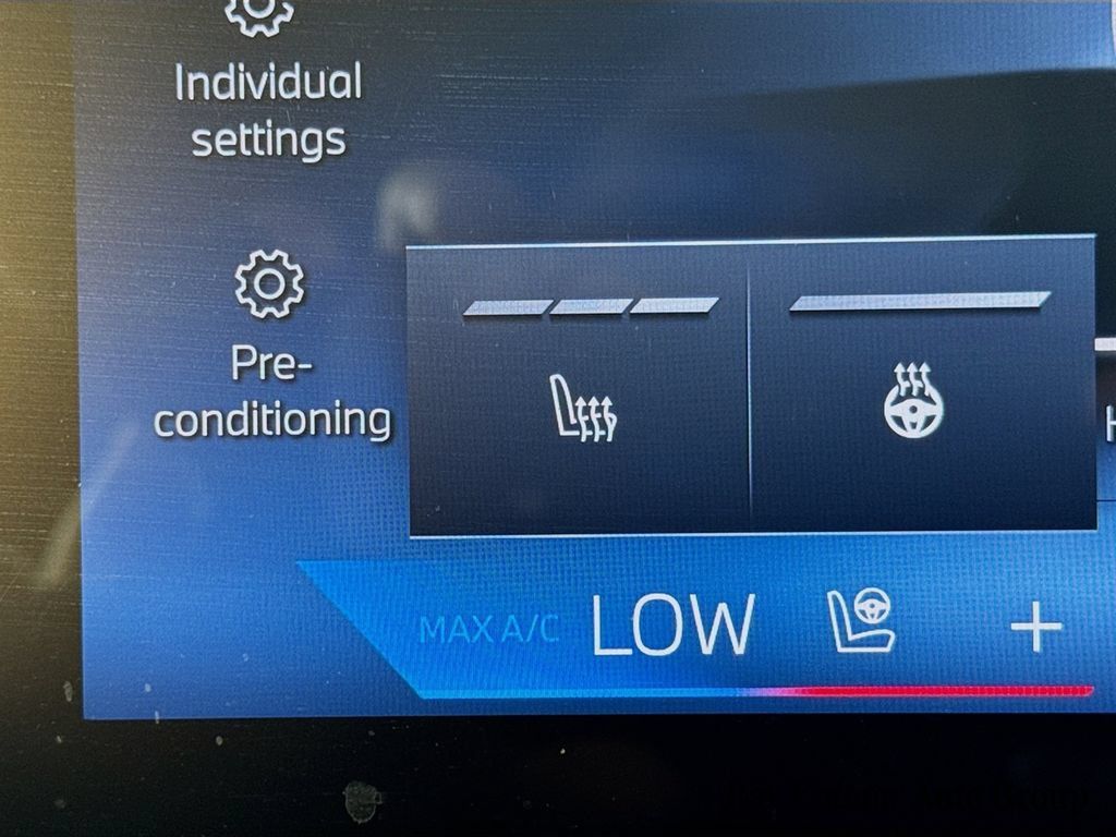 Used 2026 BMW X7 xDrive40i w/ Premium Package AWD/4WD image 21