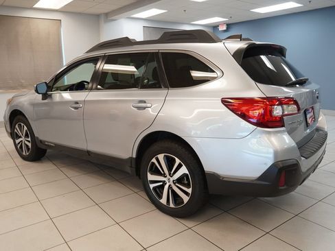 Used 2018 Subaru Outback 3.6R Limited AWD/4WD image 8