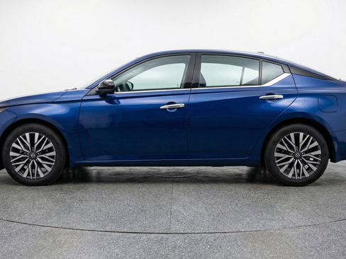 Used 2025 Nissan Altima 2.5 SV FWD image 5