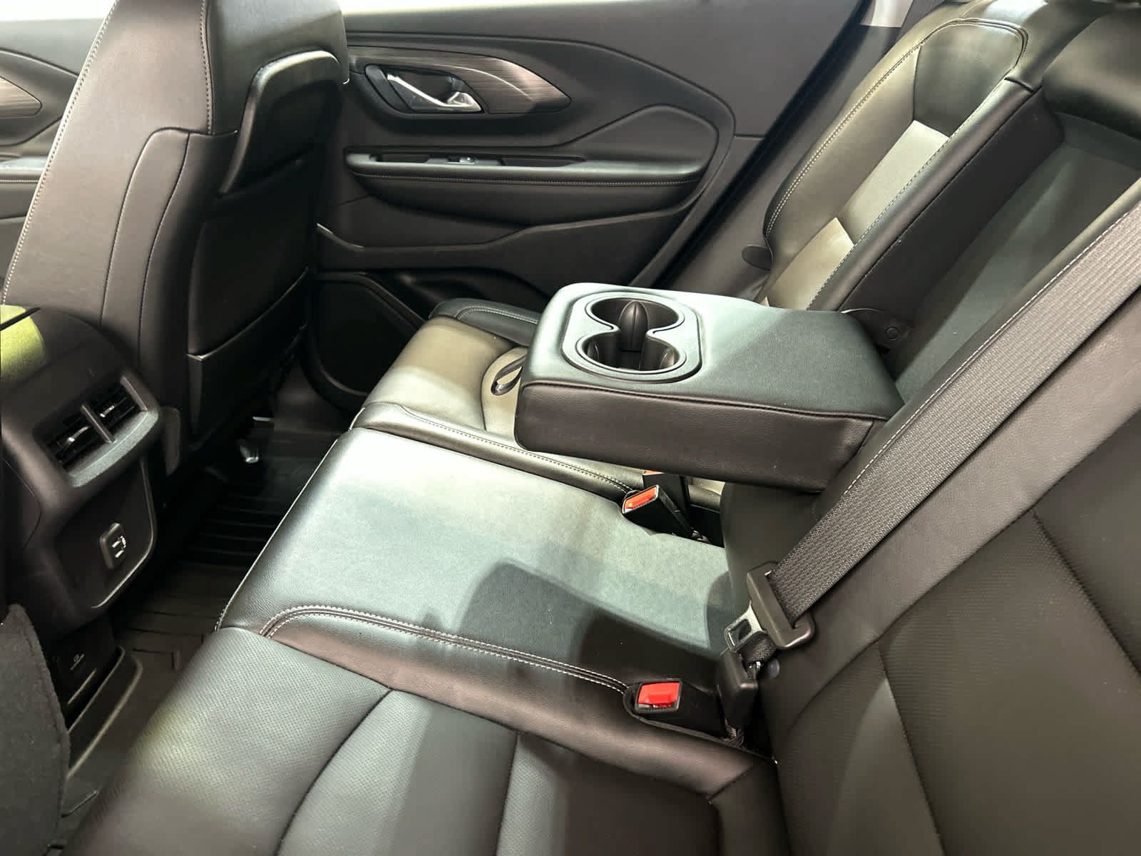 Used 2024 GMC Terrain SLT w/ Elevation Edition AWD/4WD image 9