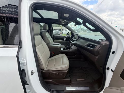Used 2023 GMC Yukon XL SLT AWD/4WD image 22