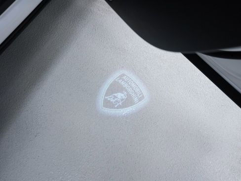 Used 2021 Lamborghini Urus image 15