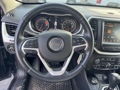 Used 2016 Jeep Cherokee Trailhawk AWD/4WD image 17