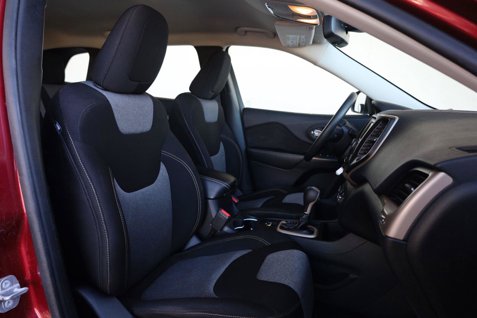 Used 2014 Jeep Cherokee Sport FWD image 27