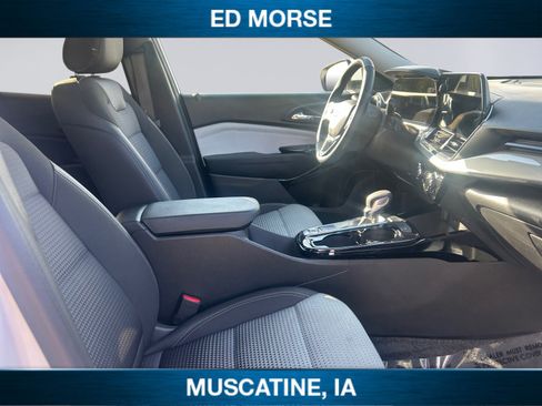 Used 2025 Chevrolet Trax LT w/ LT Convenience Package FWD image 15