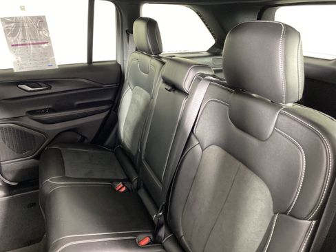 Used 2024 Jeep Grand Cherokee Altitude AWD/4WD image 32