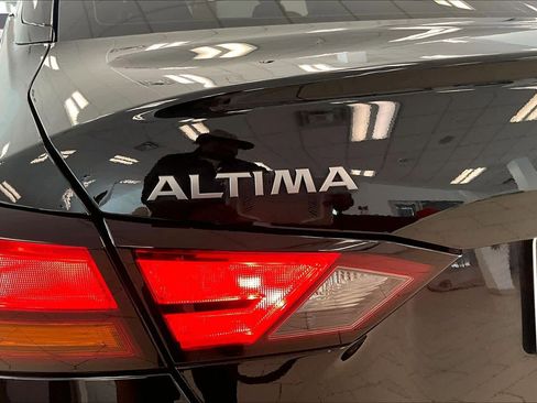 Used 2025 Nissan Altima 2.5 SR w/ SR Premium Package FWD image 29